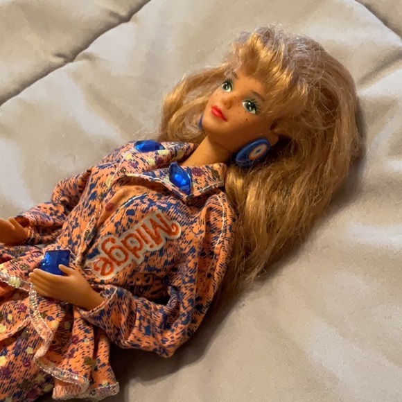 Barbie and the Beat Midge Doll - Picture 7 of 12